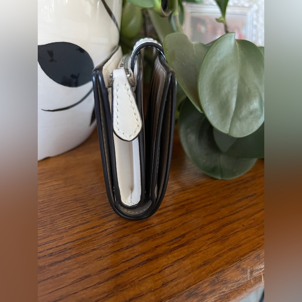 Coach White and Black Floral Wallet - Picture 4 of 10